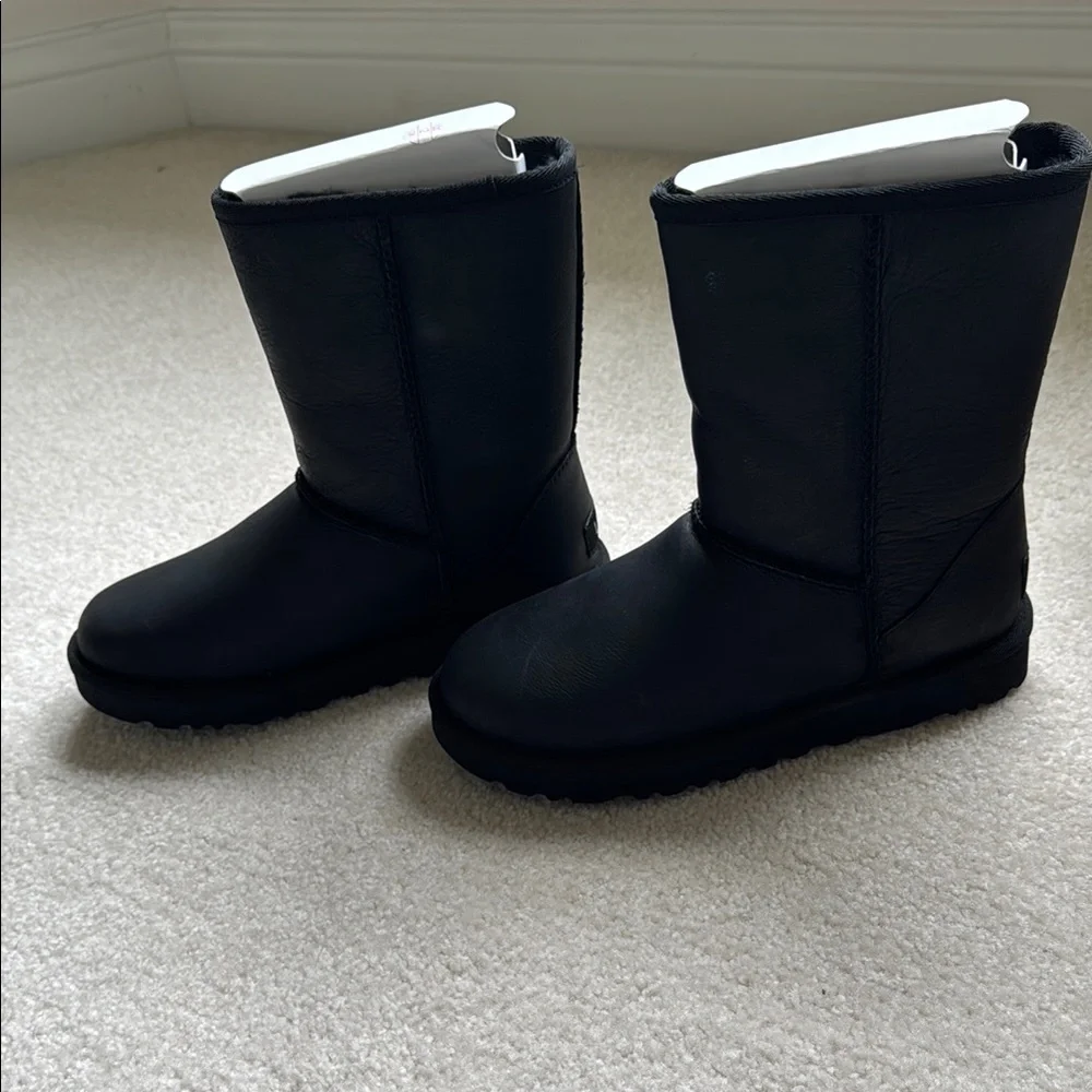 New UGG Black Classic Short Leather Boots 5 36 - Picture 2 of 7